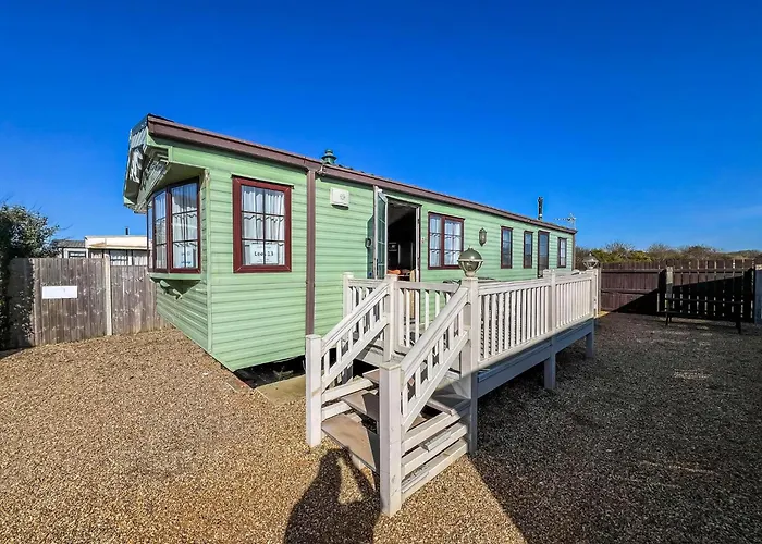 6 Berth Dog Friendly Caravan In Hunstanton, Minutes From The Beach Ref 13013L