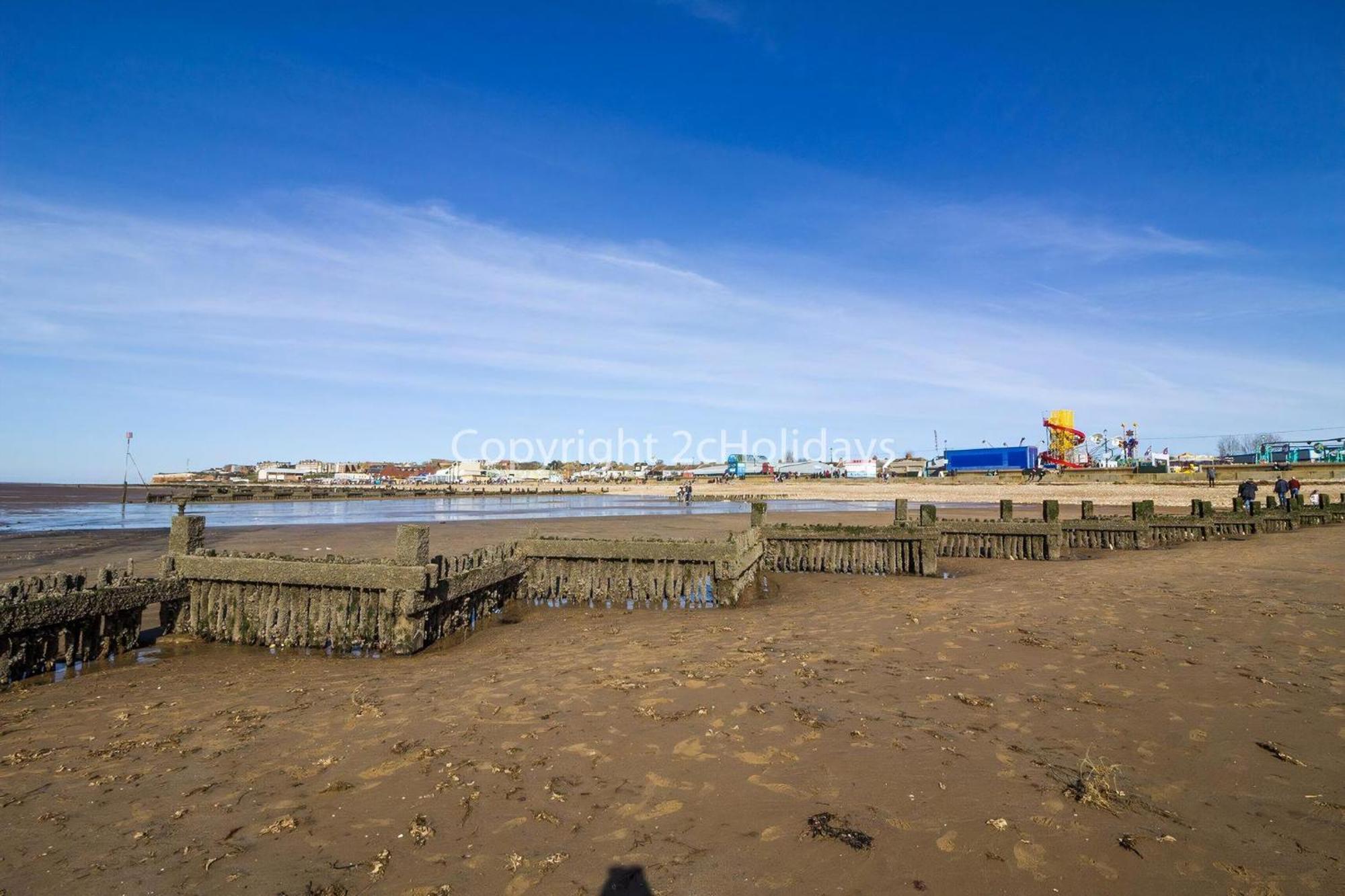 6 Berth Dog Friendly Caravan In Hunstanton, Minutes From The Ref 13013l Campsite