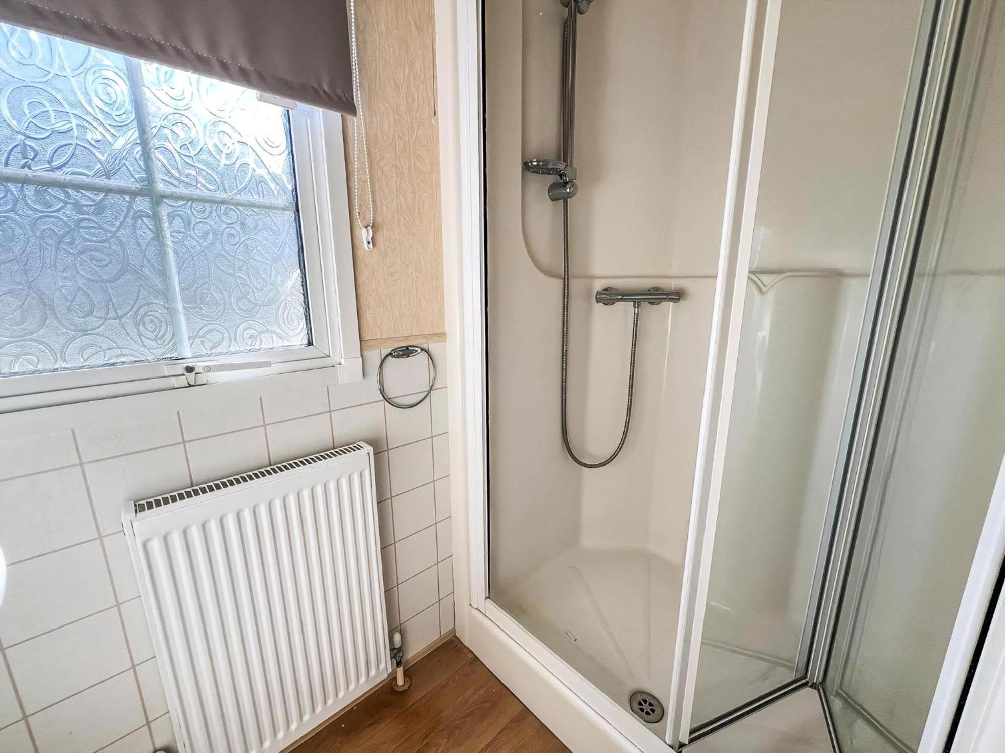 6 Berth Dog Friendly Caravan In Hunstanton, Minutes From The Ref 13013l