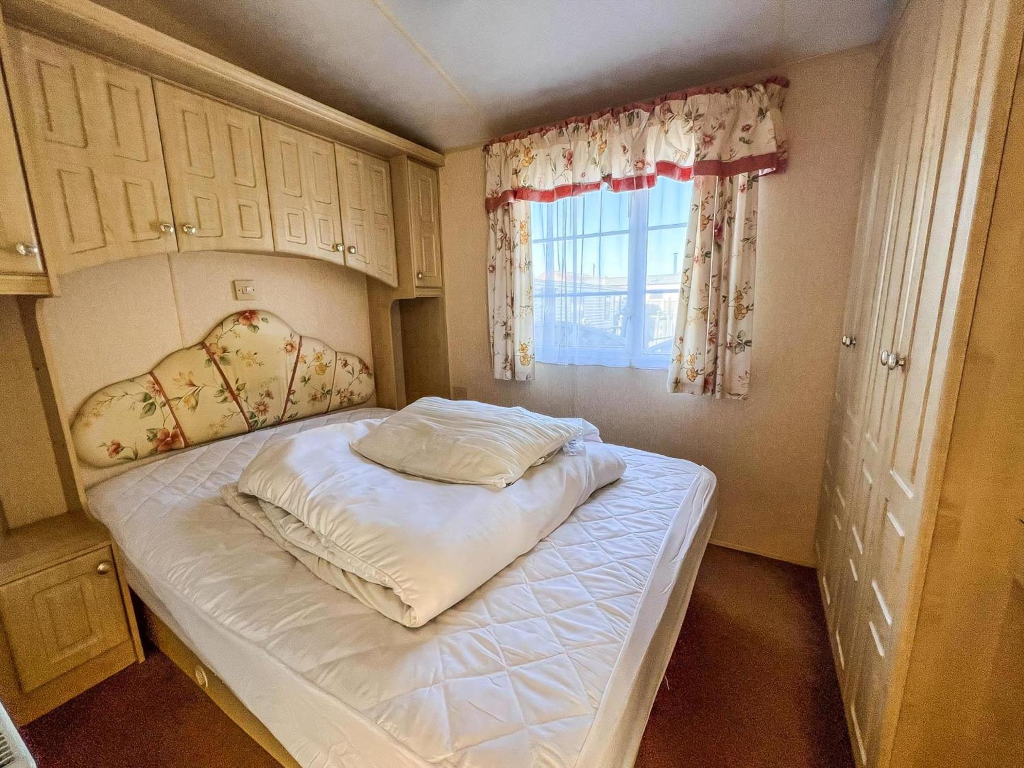 Campsite 6 Berth Dog Friendly Caravan In Hunstanton, Minutes From The Ref 13013l