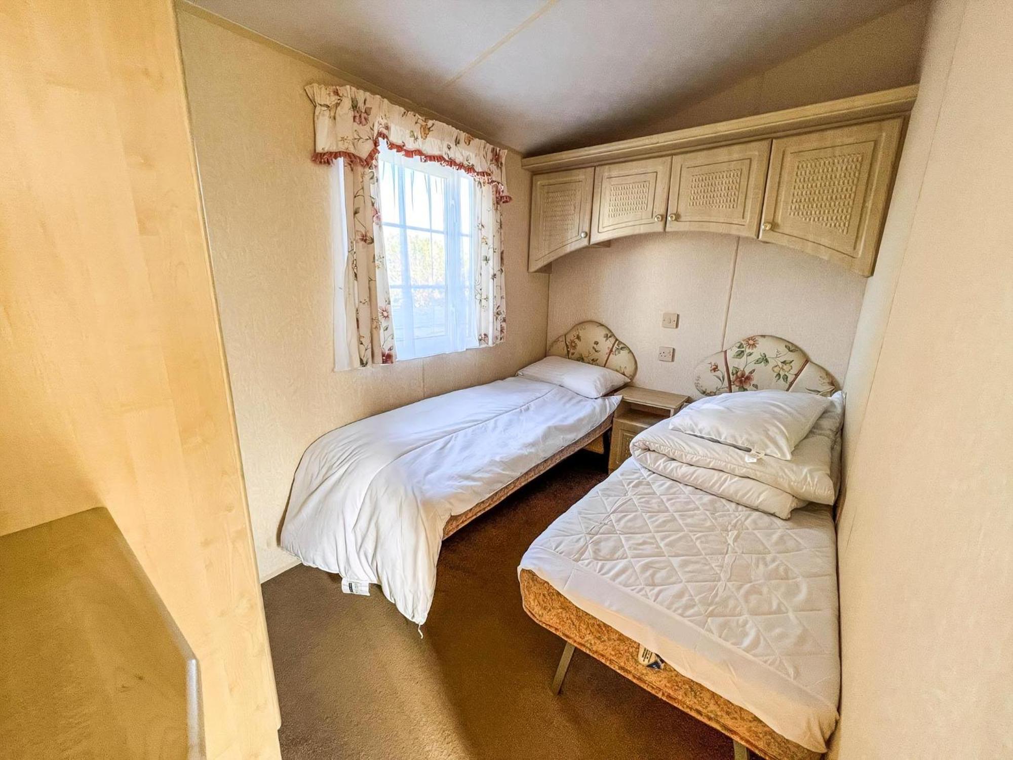 Campsite 6 Berth Dog Friendly Caravan In Hunstanton, Minutes From The Ref 13013l