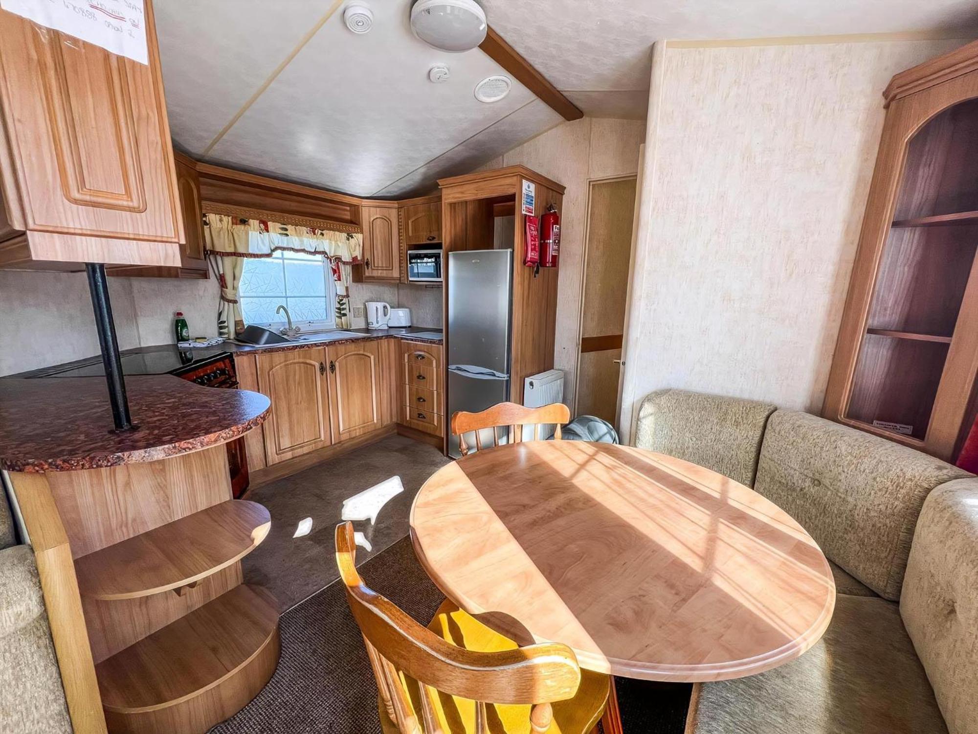 6 Berth Dog Friendly Caravan In Hunstanton, Minutes From The Ref 13013l *