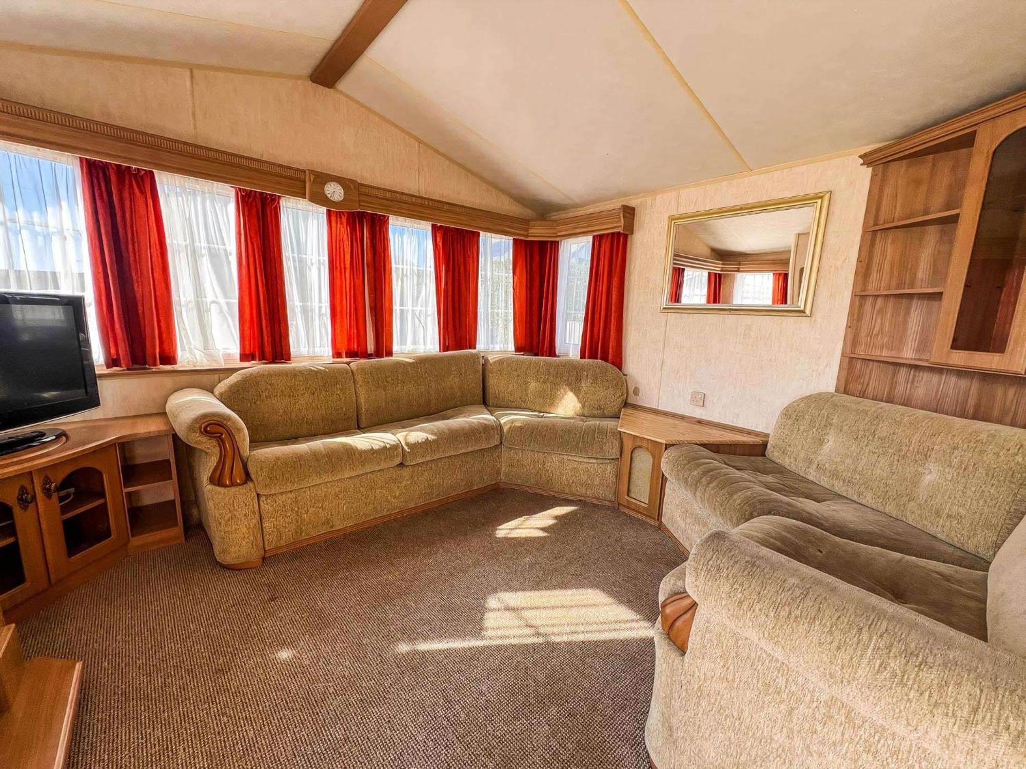 6 Berth Dog Friendly Caravan In Hunstanton, Minutes From The Ref 13013l Campsite *
